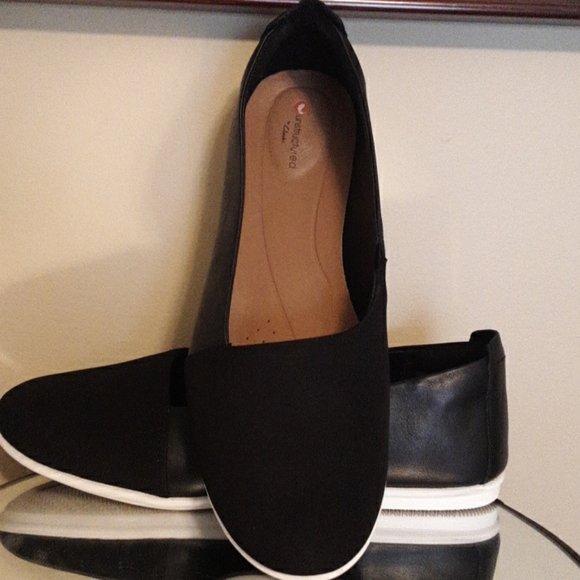 clarks unstructured flats